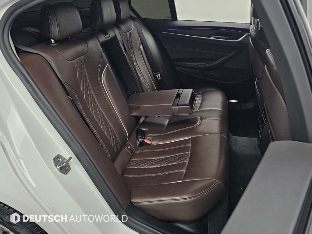 BMW 5시리즈 5시리즈 (G30) 520d M 스포츠 플러스 이미지 12