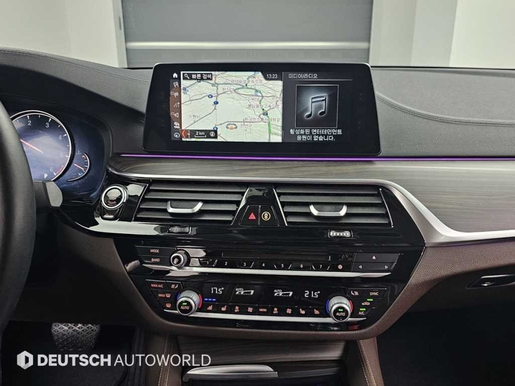 BMW 5시리즈 5시리즈 (G30) 520d M 스포츠 플러스 이미지 14