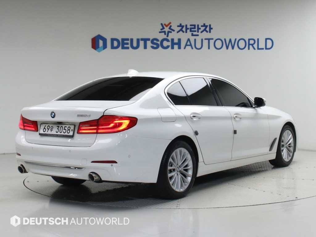 BMW 5시리즈 5시리즈 (G30) 520d M 스포츠 플러스 이미지 2