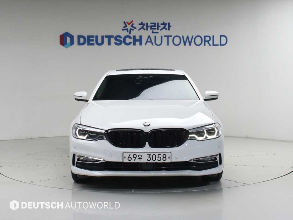 BMW 5시리즈 5시리즈 (G30) 520d M 스포츠 플러스 이미지 3