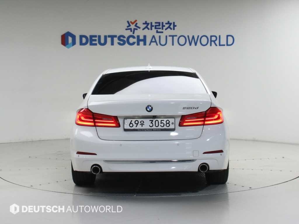 BMW 5시리즈 5시리즈 (G30) 520d M 스포츠 플러스 이미지 4