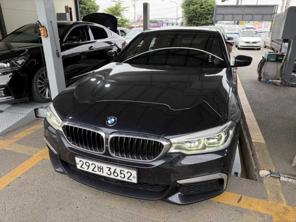 BMW 5시리즈 5시리즈 (G30) 520d M 스포츠 플러스 이미지 1