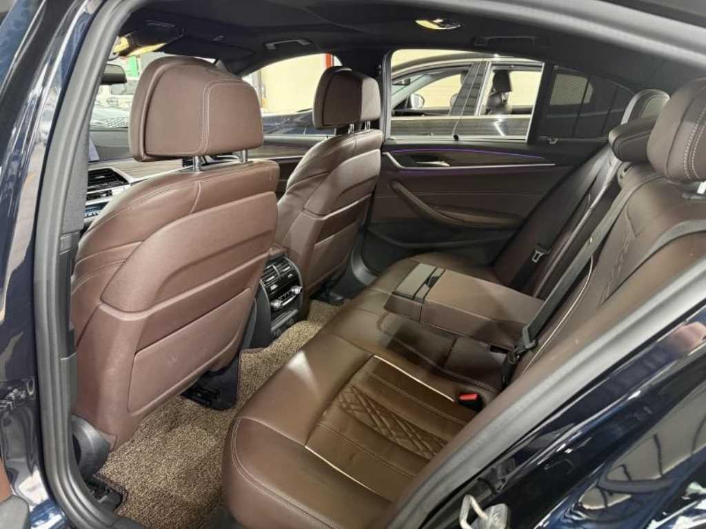 BMW 5시리즈 5시리즈 (G30) 520d M 스포츠 플러스 이미지 14