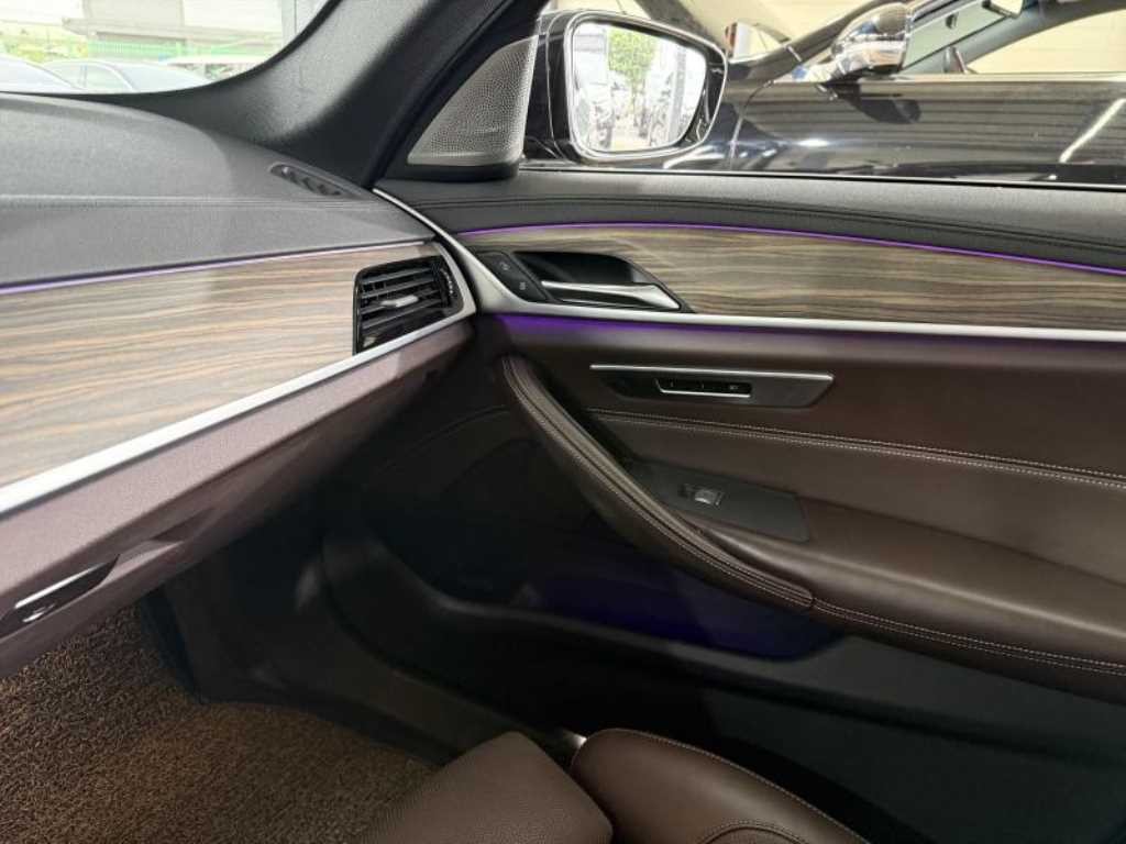 BMW 5시리즈 5시리즈 (G30) 520d M 스포츠 플러스 이미지 6