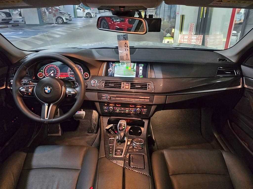 BMW 5시리즈 5시리즈 (F10) 528i xDrive M 에어로 다이나믹 이미지 13