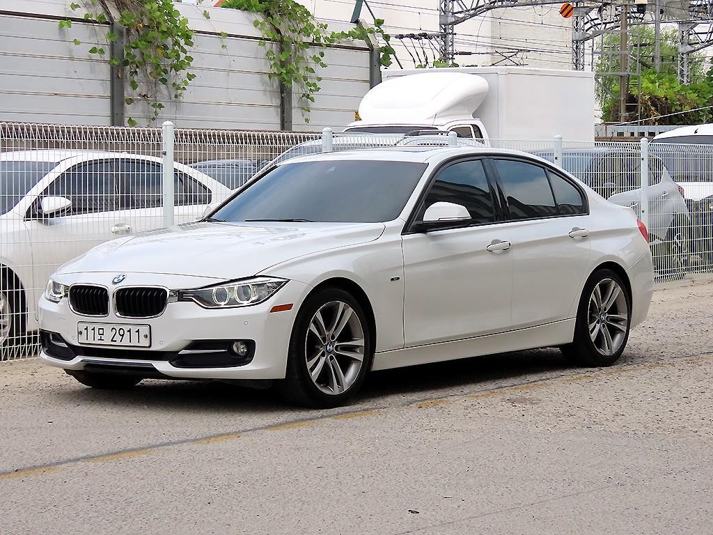 BMW 3시리즈 3시리즈 (F30) 320d 스포츠 이미지 2