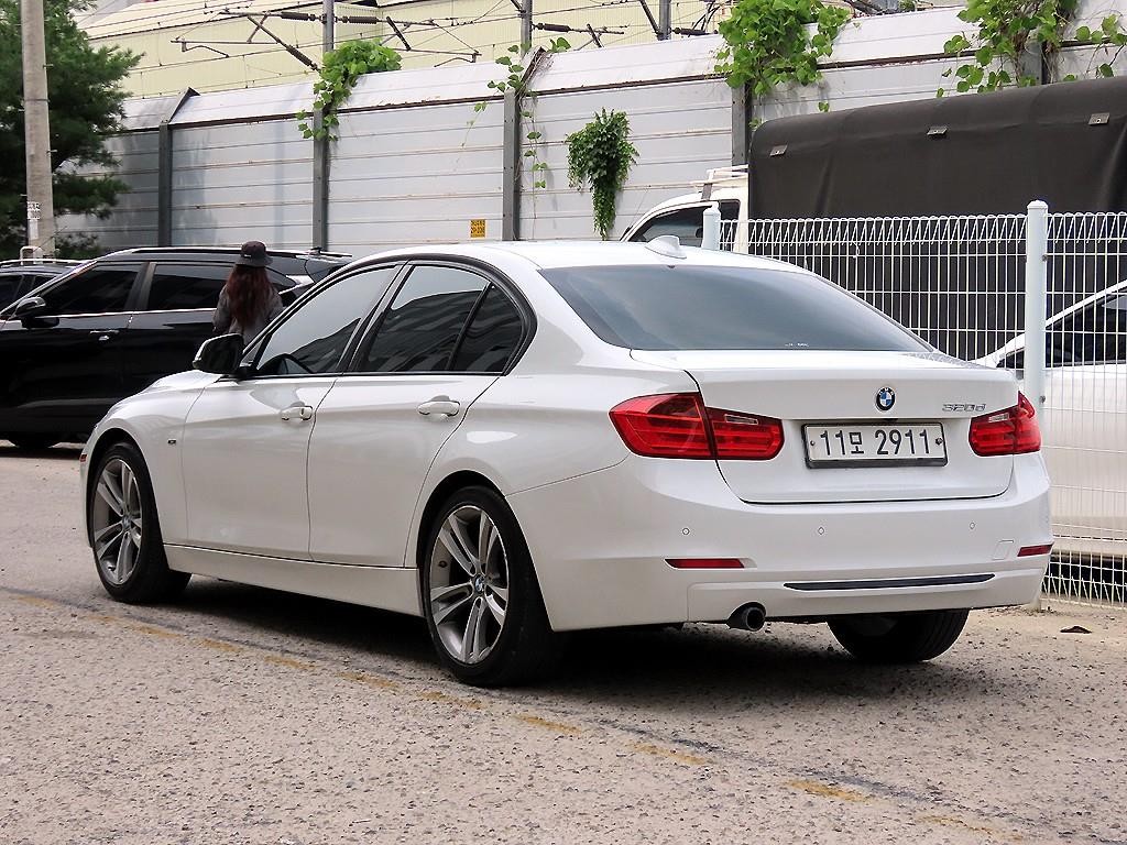 BMW 3시리즈 3시리즈 (F30) 320d 스포츠 이미지 3