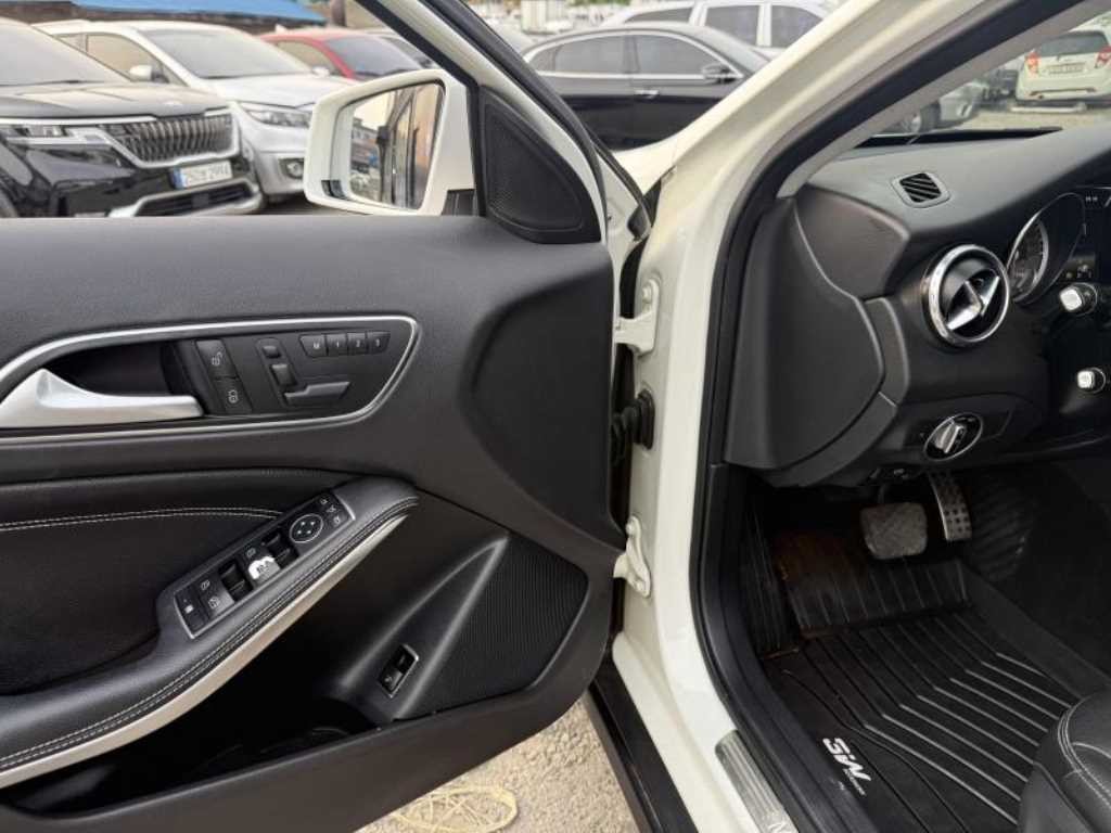 벤츠 GLA 클래스 GLA클래스 X156 GLA200 CDI 4MATIC 이미지 13
