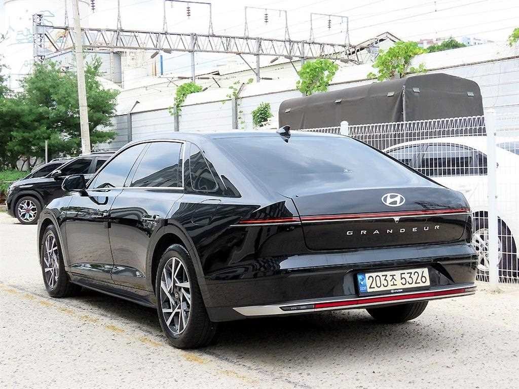 현대 그랜저 그랜저 (GN7) 가솔린 2.5 2WD 익스클루시브 이미지 3