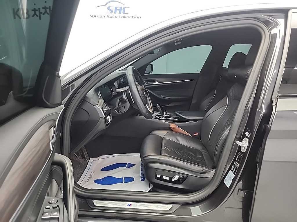 BMW 5시리즈 5시리즈 (G30) 530i xDrive M 스포츠 플러스 이미지 11