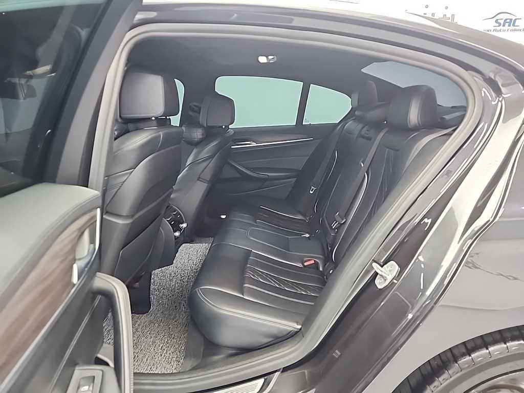 BMW 5시리즈 5시리즈 (G30) 530i xDrive M 스포츠 플러스 이미지 12