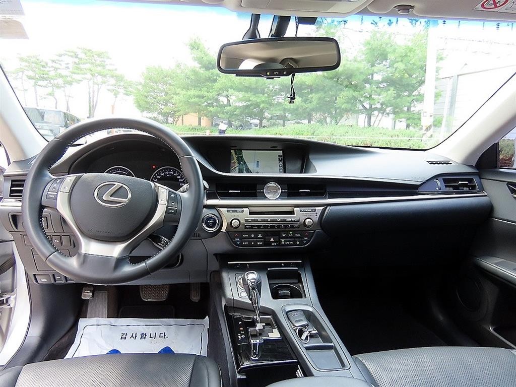렉서스 ES 뉴ES300h 슈프림 이미지 7