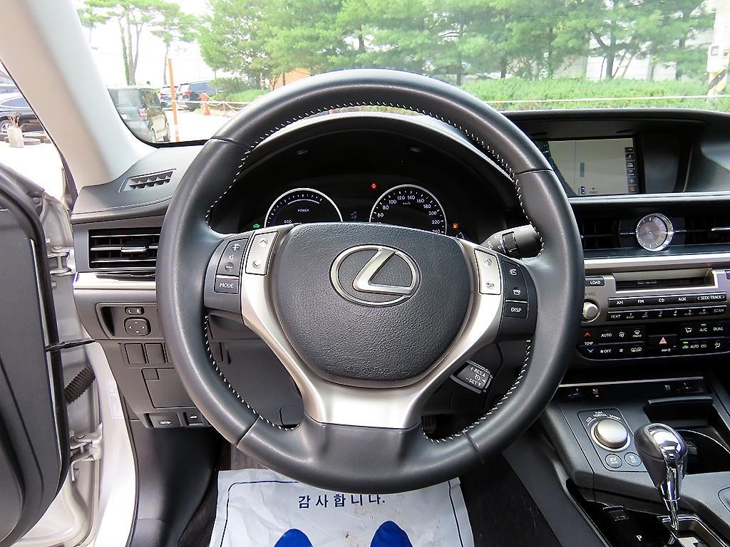 렉서스 ES 뉴ES300h 슈프림 이미지 8