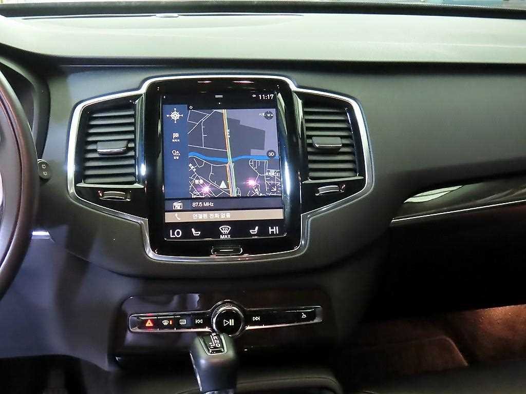 볼보 XC90 XC90 2세대 2.0 D5 AWD 모멘텀 이미지 11