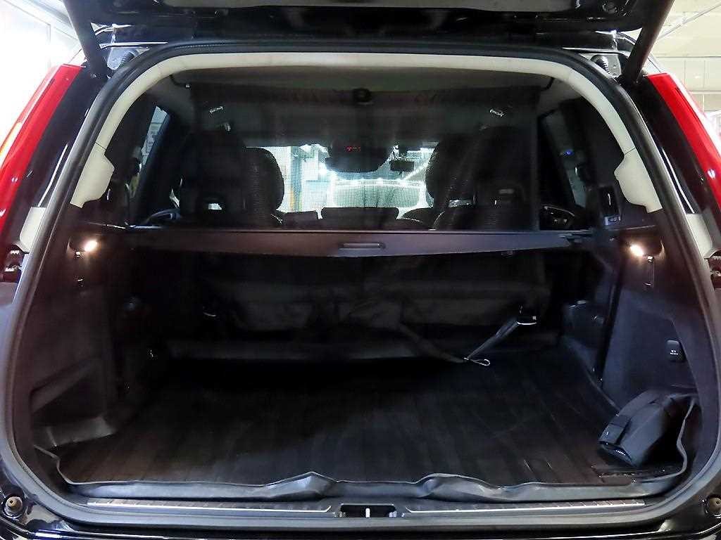 볼보 XC90 XC90 2세대 2.0 D5 AWD 모멘텀 이미지 17