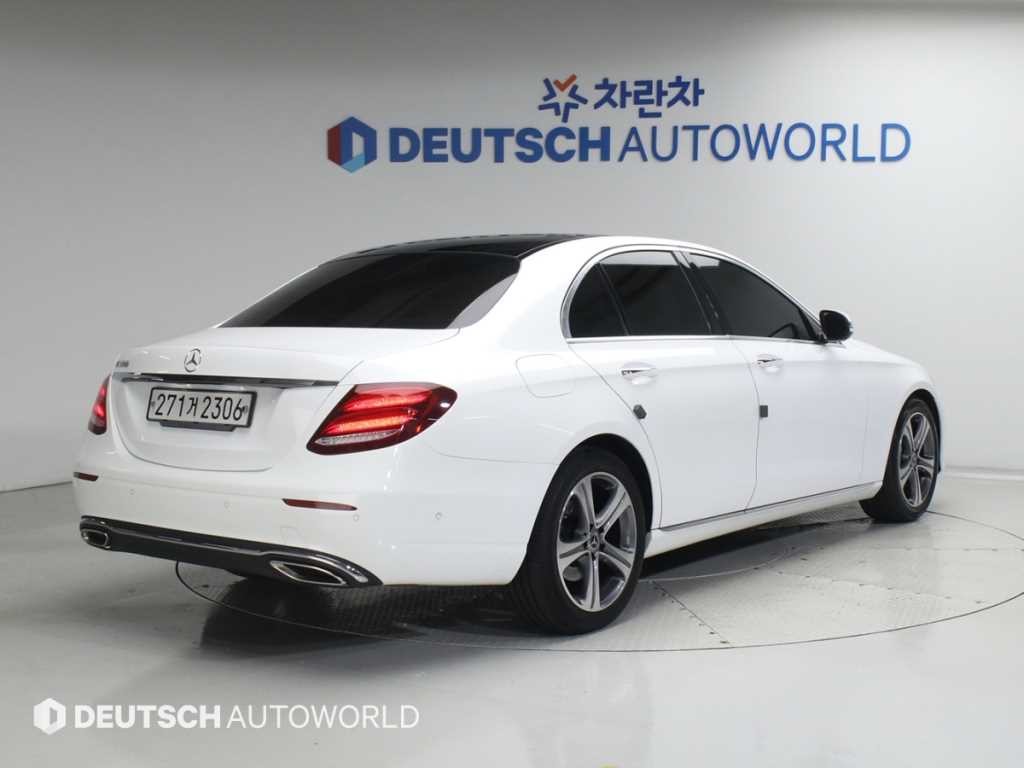 벤츠 E 클래스 E-클래스 W213 E300 아방가르드 이미지 2