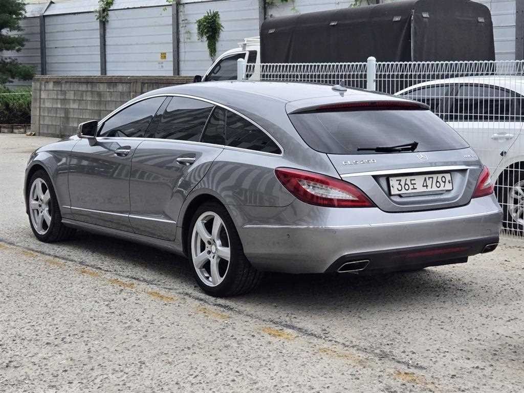 벤츠 CLS 클래스 CLS클래스 W218 CLS 250 블루텍 4MATIC 슈팅 브레이크 이미지 3