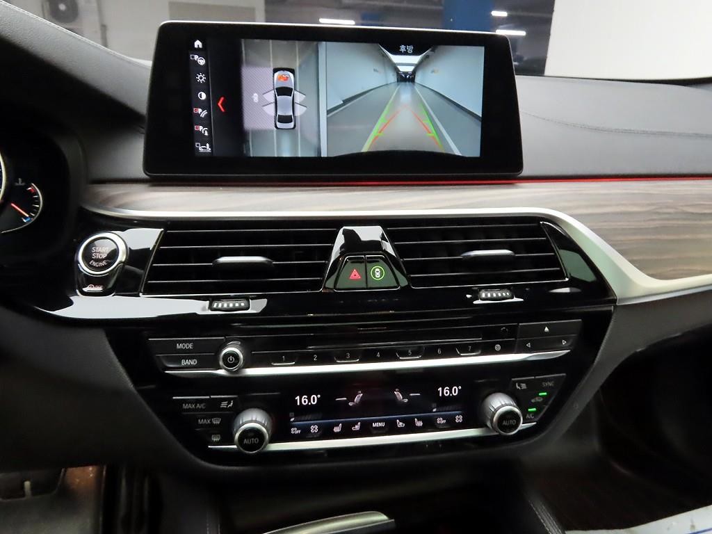 BMW 5시리즈 5시리즈 (G30) 520d xDrive M 스포츠 플러스 이미지 10