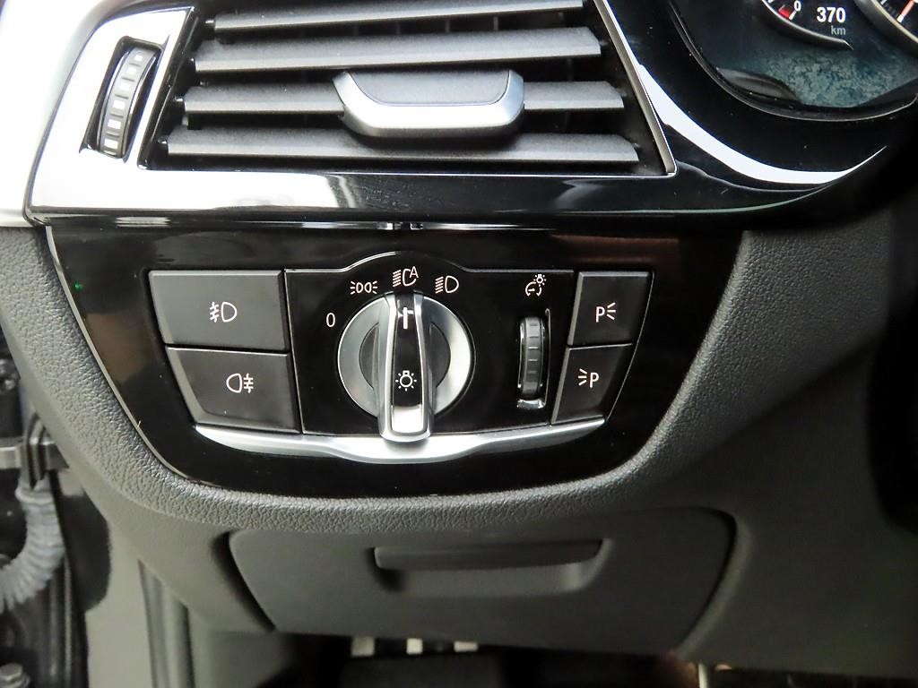 BMW 5시리즈 5시리즈 (G30) 520d xDrive M 스포츠 플러스 이미지 12