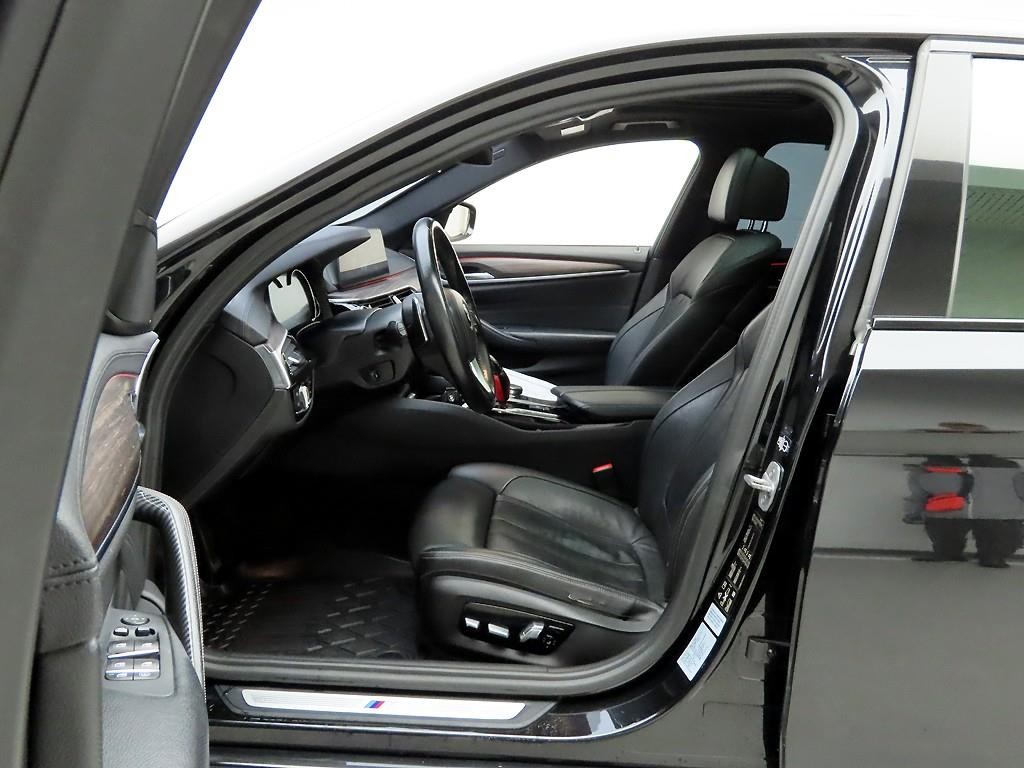BMW 5시리즈 5시리즈 (G30) 520d xDrive M 스포츠 플러스 이미지 13