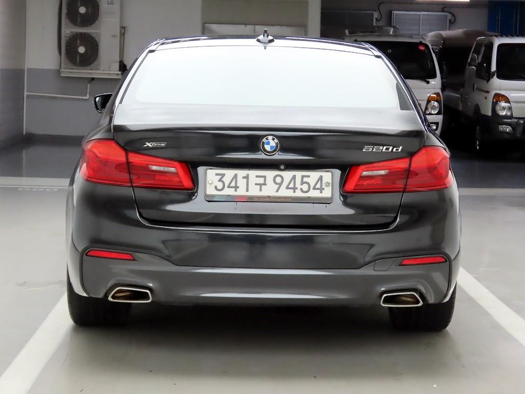 BMW 5시리즈 5시리즈 (G30) 520d xDrive M 스포츠 플러스 이미지 3