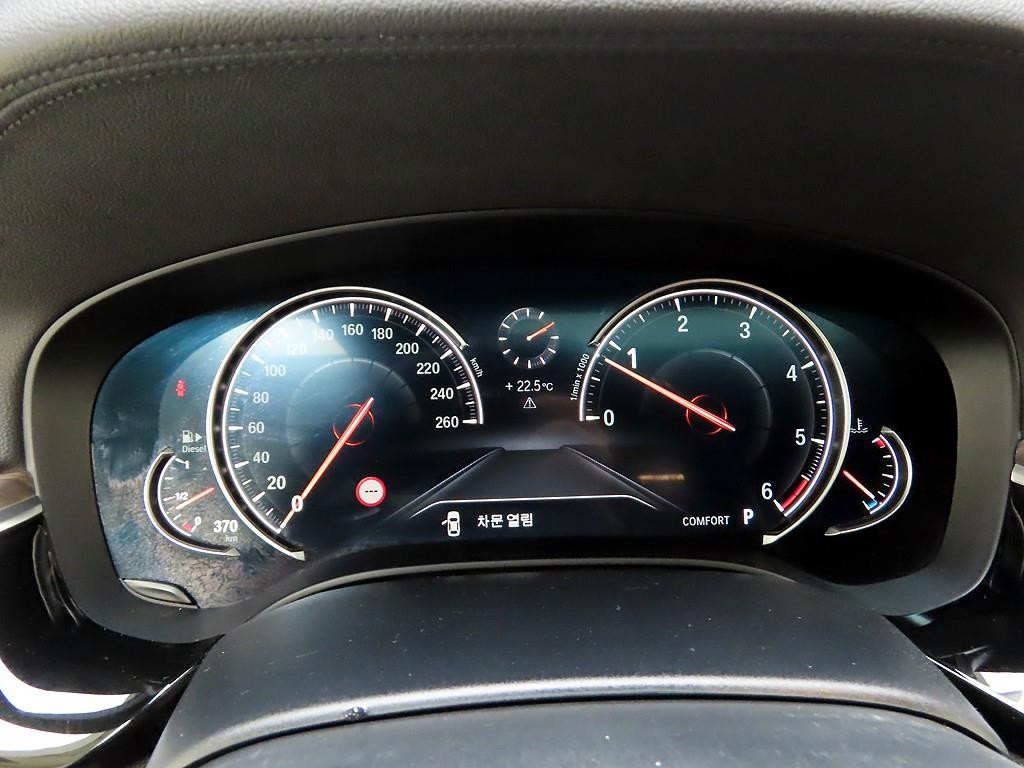 BMW 5시리즈 5시리즈 (G30) 520d xDrive M 스포츠 플러스 이미지 6