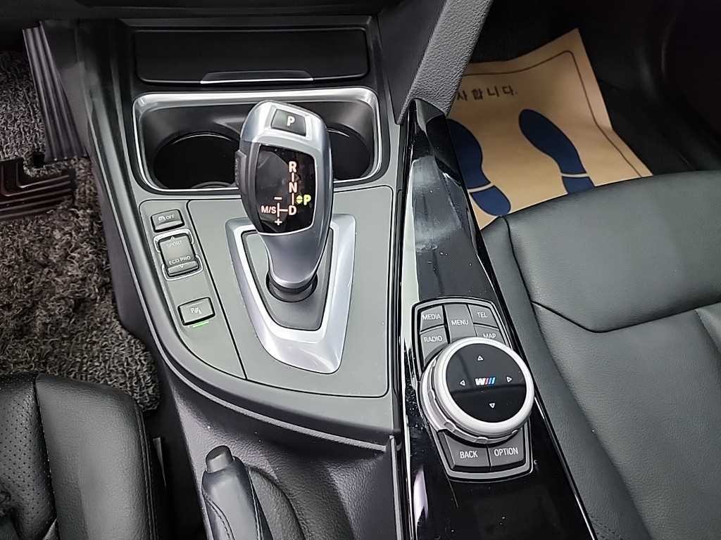 BMW 3시리즈 3시리즈 (F30) 320i 이미지 8
