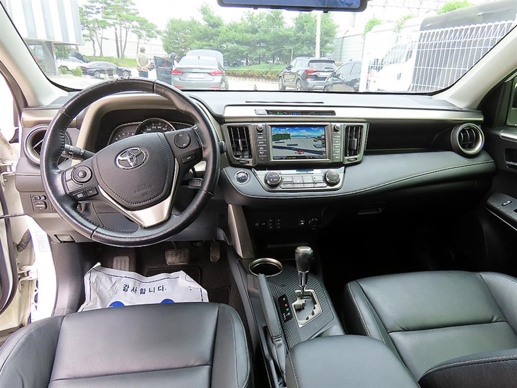 토요타 라브4 2.5 4WD 이미지 7