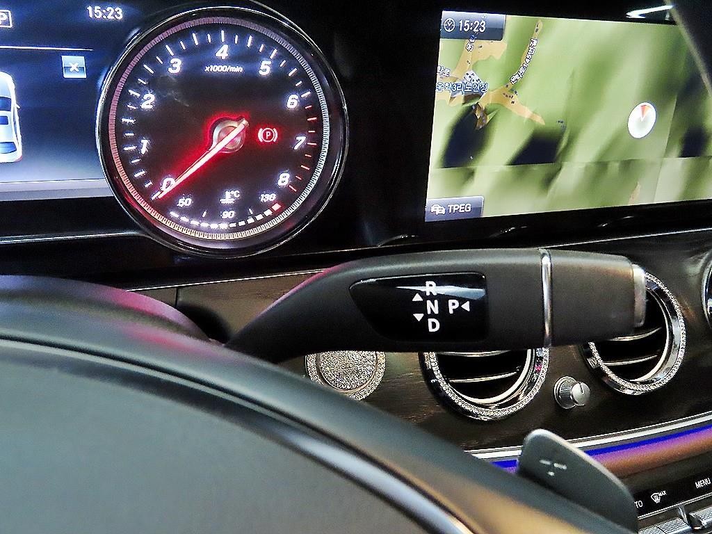 벤츠 E 클래스 E-클래스 W213 E200 아방가르드 이미지 12