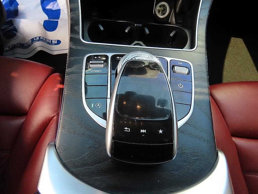 벤츠 C 클래스 C클래스 W205 C200 4MATIC 익스클루시브 이미지 12