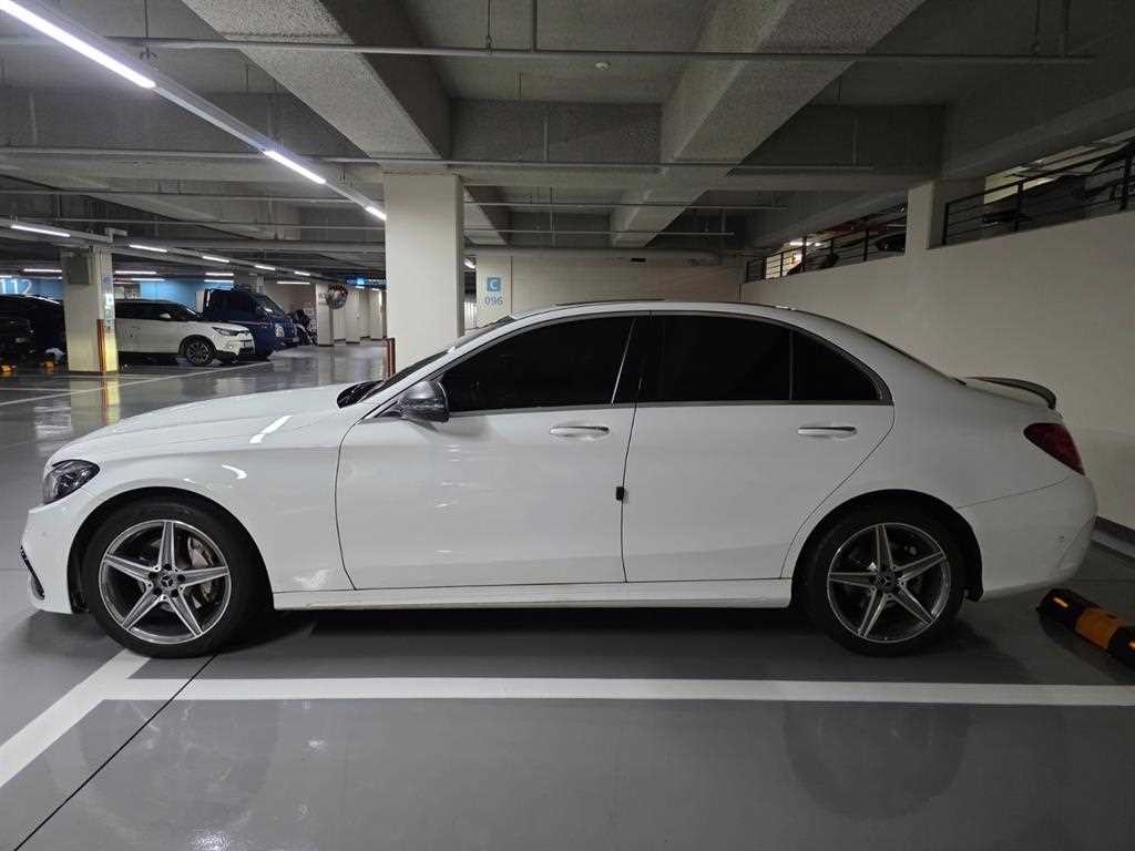 벤츠 C 클래스 C클래스 W205 C200 4MATIC 익스클루시브 이미지 3