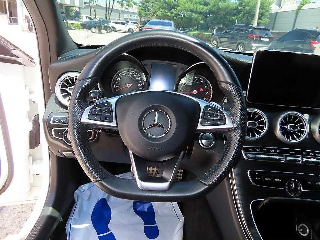 벤츠 C 클래스 C클래스 W205 C200 4MATIC 익스클루시브 이미지 8