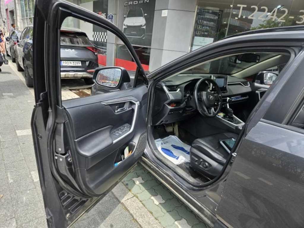 토요타 라브4 RAV4(5세대) 2.5 2WD 하이브리드 이미지 4