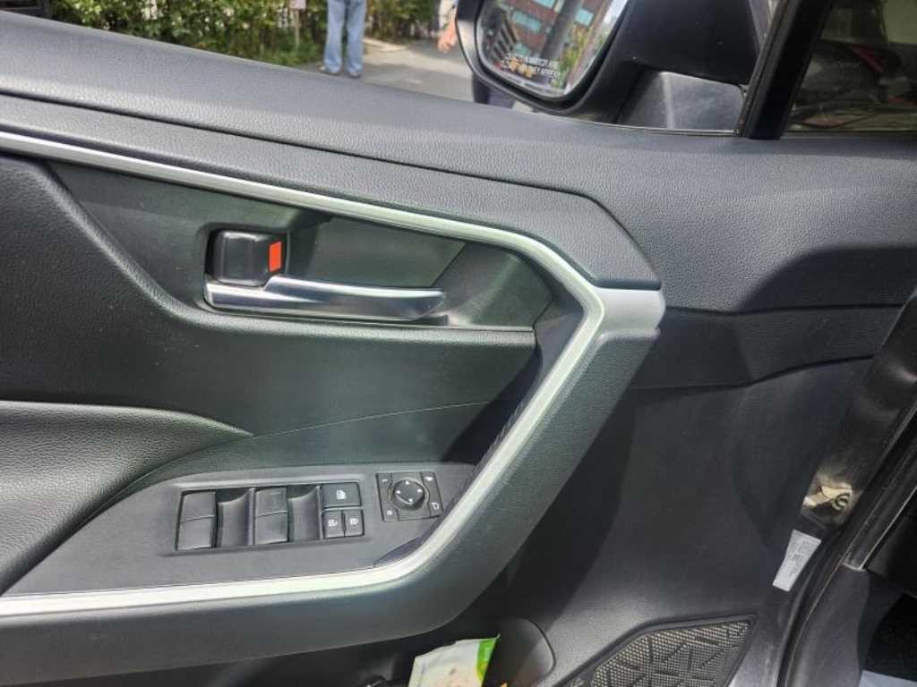 토요타 라브4 RAV4(5세대) 2.5 2WD 하이브리드 이미지 5