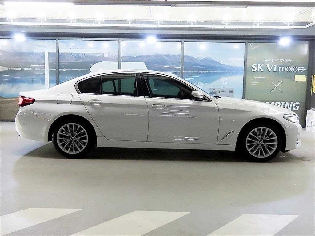 BMW 5시리즈 5시리즈 (G30) 530i xDrive 럭셔리 이미지 3