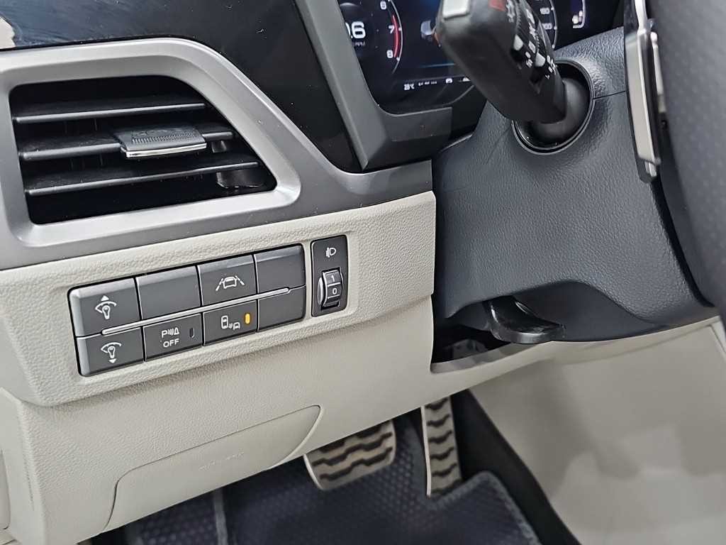KG모빌리티(쌍용) 코란도 뷰티풀코란도 2WD 가솔린 1.5 C5 플러스 이미지 17