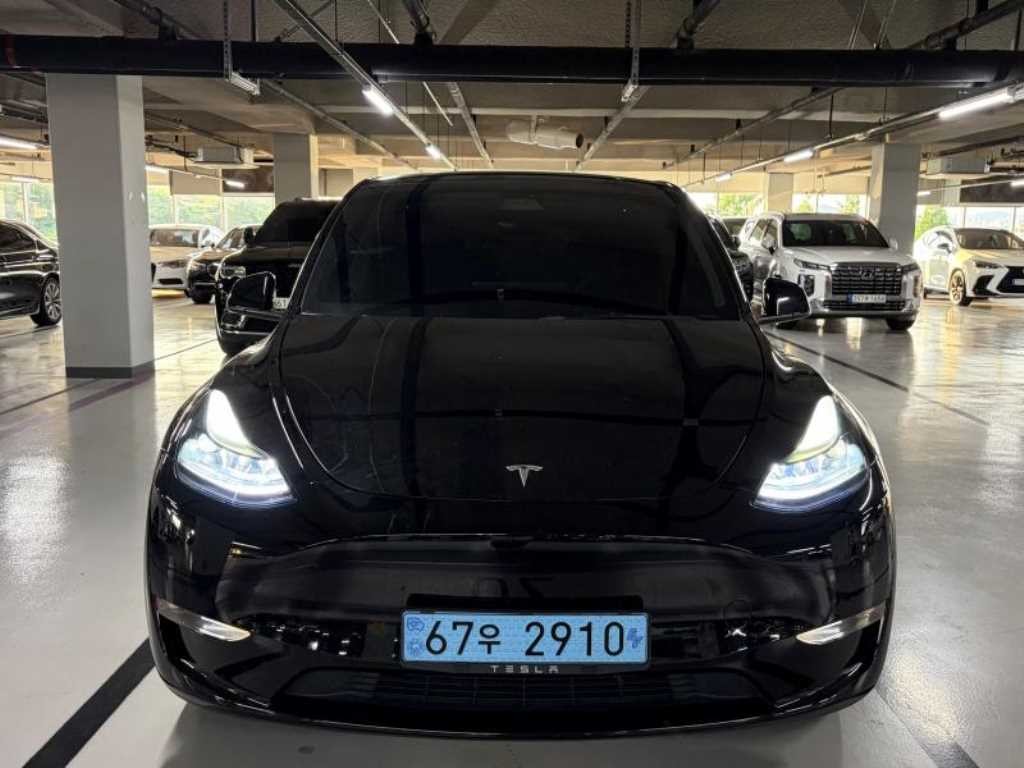 테슬라 모델 Y 롱 레인지 이미지 1