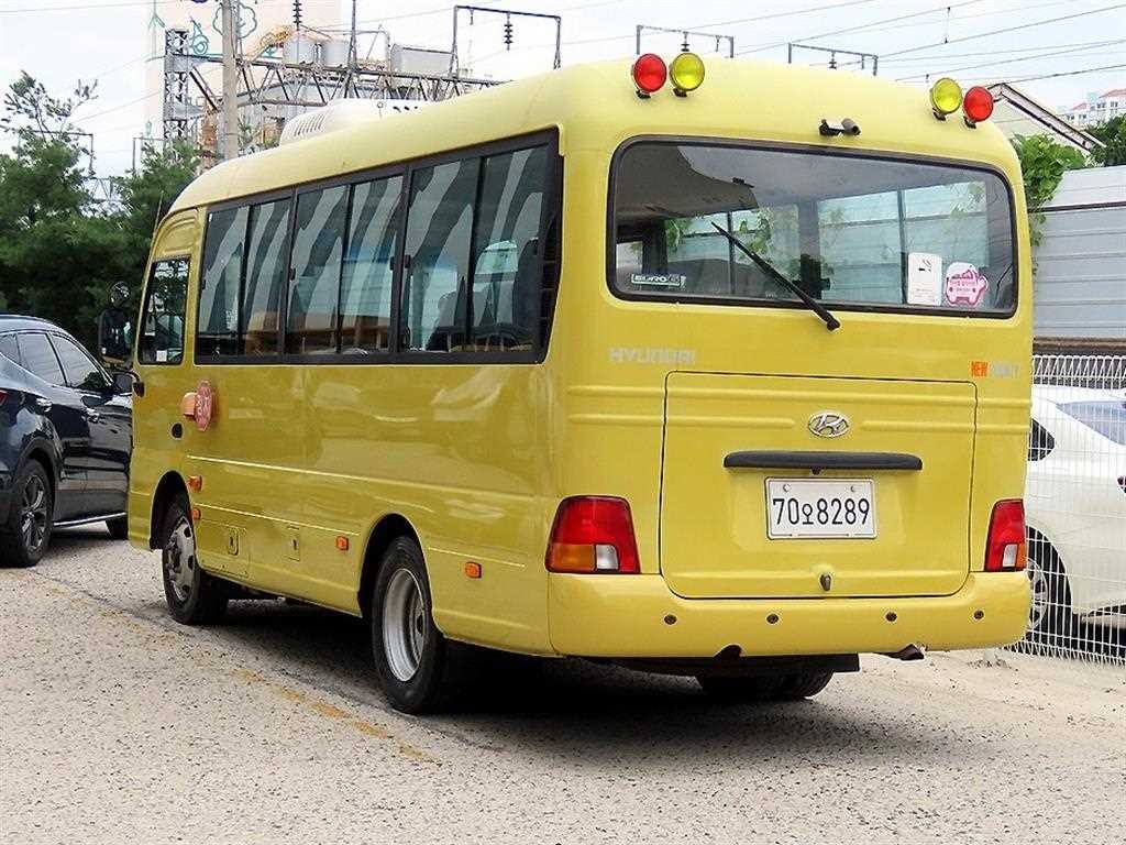 중대형버스 소형현대버스 뉴카운티 단축 어린이 34인승 이미지 3