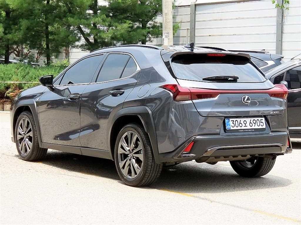 렉서스 UX UX 300h 2.0 F 스포츠 이미지 3