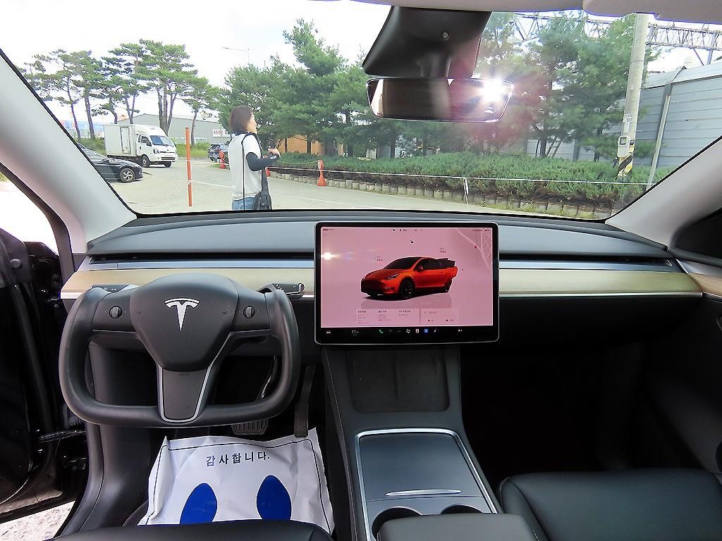 테슬라 모델 Y RWD 이미지 7