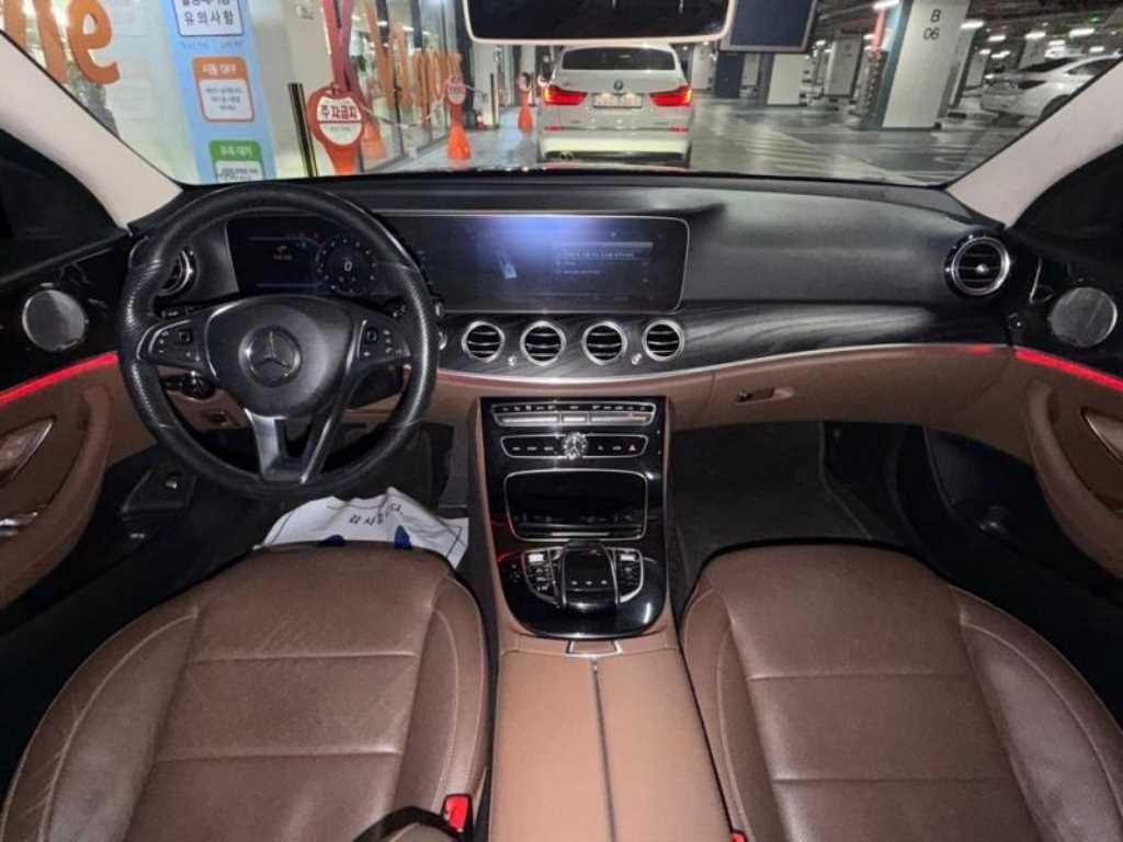 벤츠 E 클래스 E-클래스 W213 E300 4MATIC 아방가르드 이미지 10