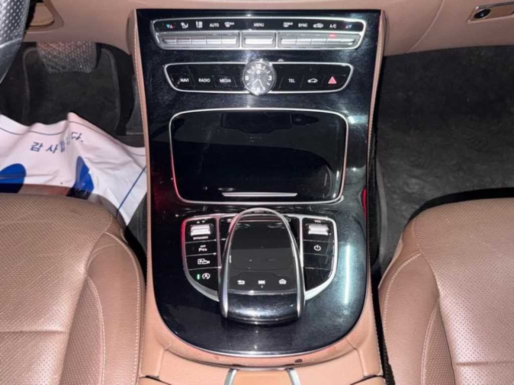 벤츠 E 클래스 E-클래스 W213 E300 4MATIC 아방가르드 이미지 12