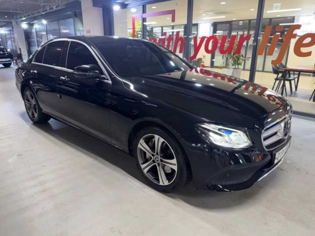 벤츠 E 클래스 E-클래스 W213 E300 4MATIC 아방가르드 이미지 2