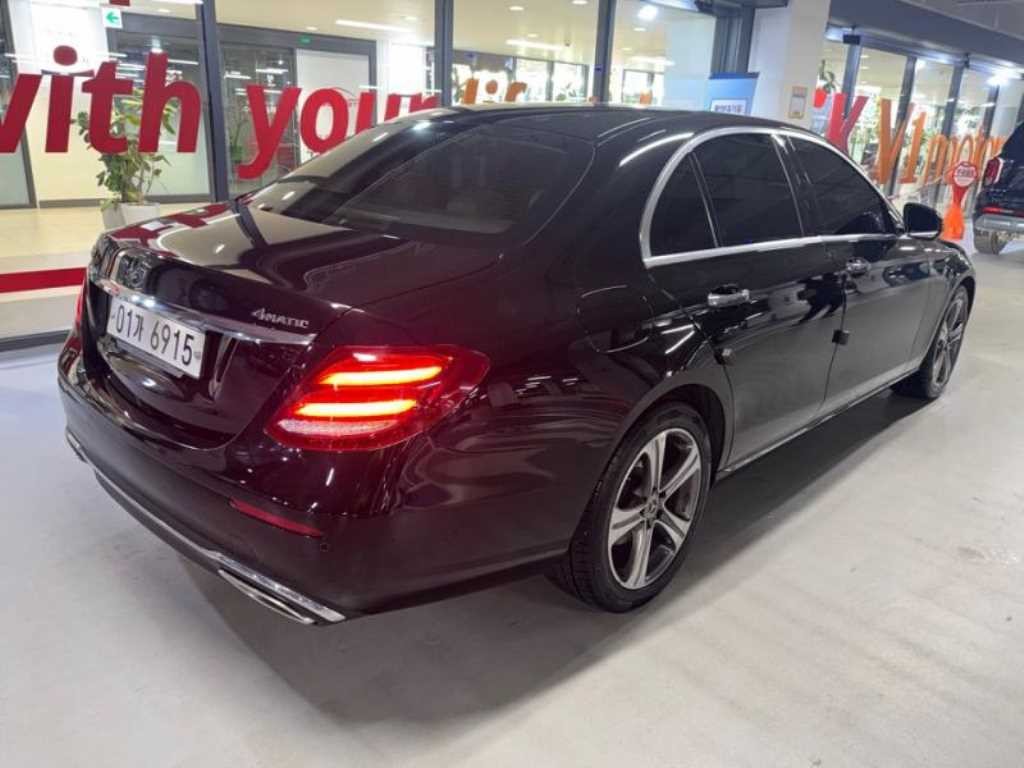 벤츠 E 클래스 E-클래스 W213 E300 4MATIC 아방가르드 이미지 4