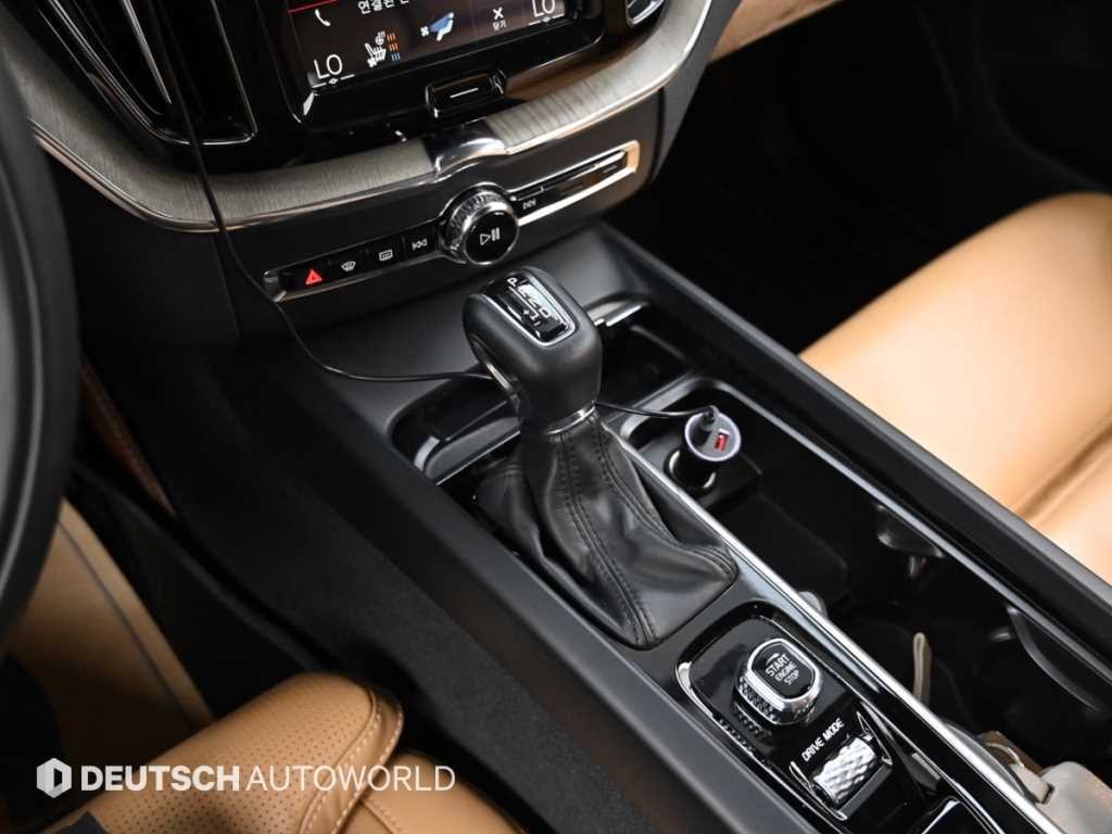 볼보 XC60 XC60(2세대) D5 AWD 인스크립션 이미지 9