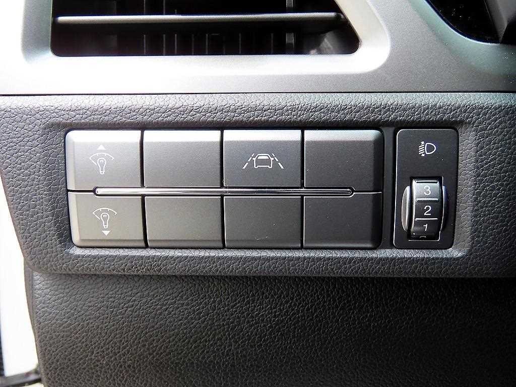 KG모빌리티(쌍용) 코란도 뷰티풀코란도 2WD 가솔린 1.5 C5 플러스 이미지 12