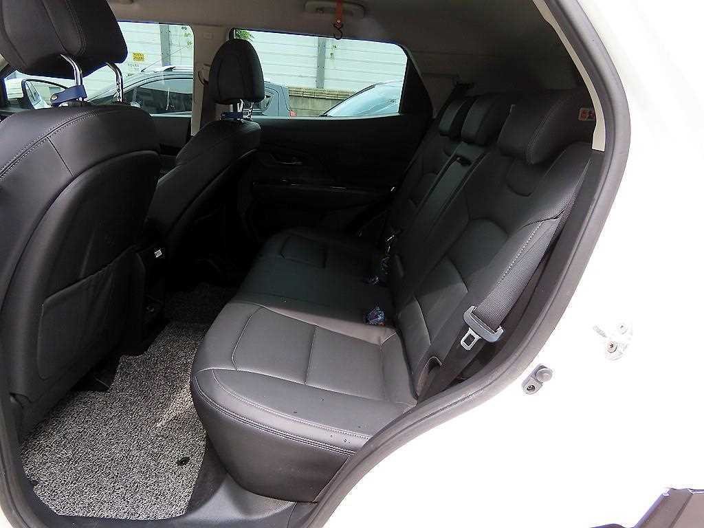 KG모빌리티(쌍용) 코란도 뷰티풀코란도 2WD 가솔린 1.5 C5 플러스 이미지 6