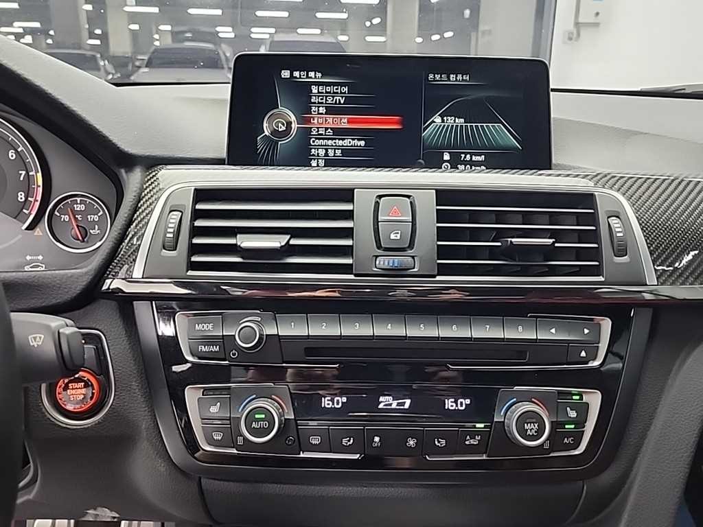 BMW 4시리즈 M4 (F82) 컨버터블 퍼포먼스 사일렌서 에디션 이미지 10