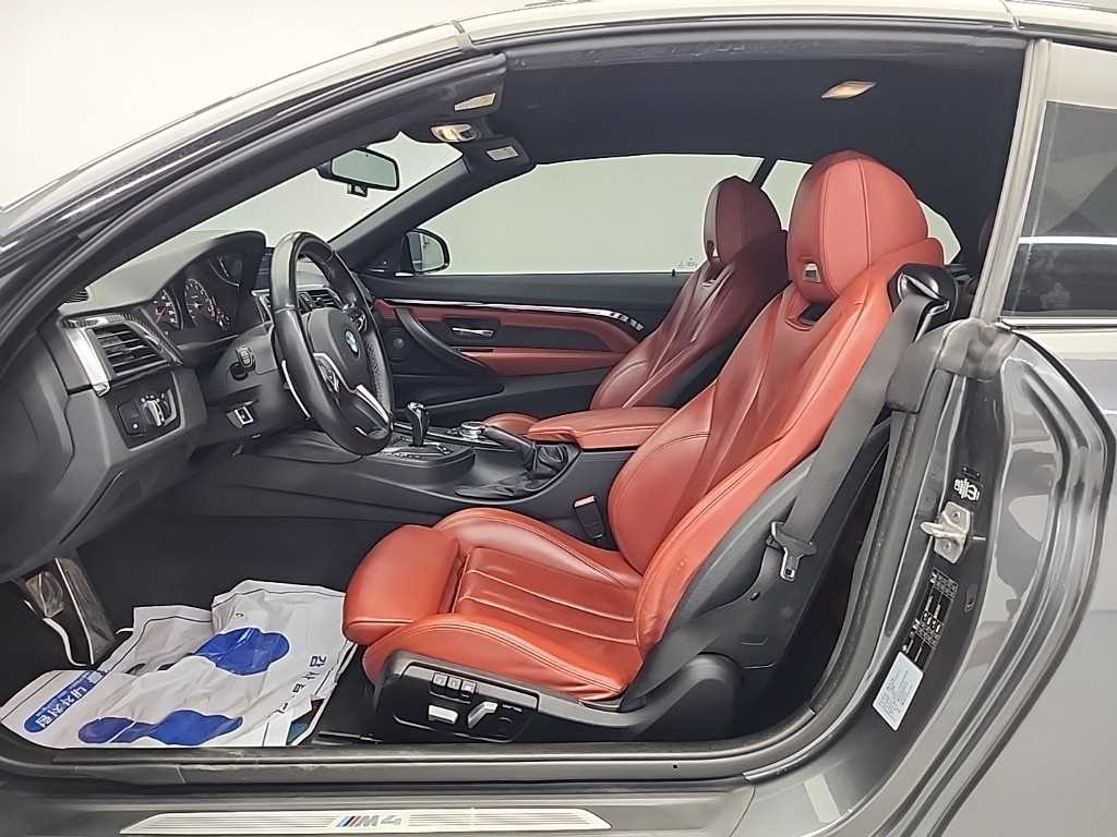 BMW 4시리즈 M4 (F82) 컨버터블 퍼포먼스 사일렌서 에디션 이미지 11