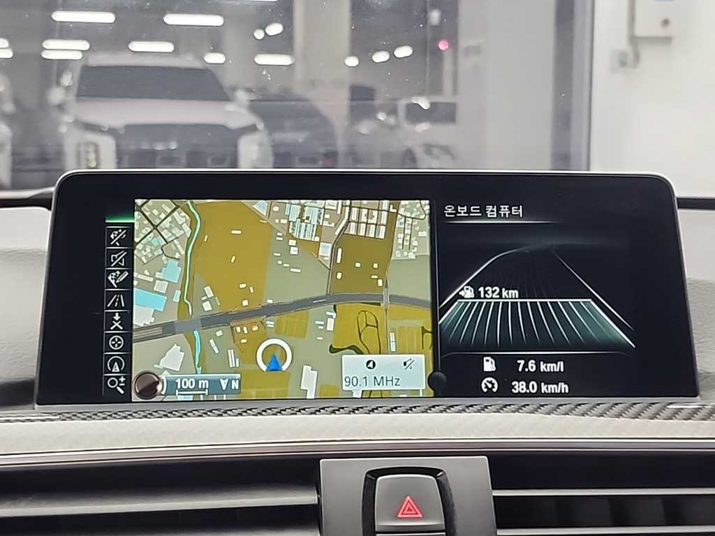 BMW 4시리즈 M4 (F82) 컨버터블 퍼포먼스 사일렌서 에디션 이미지 13